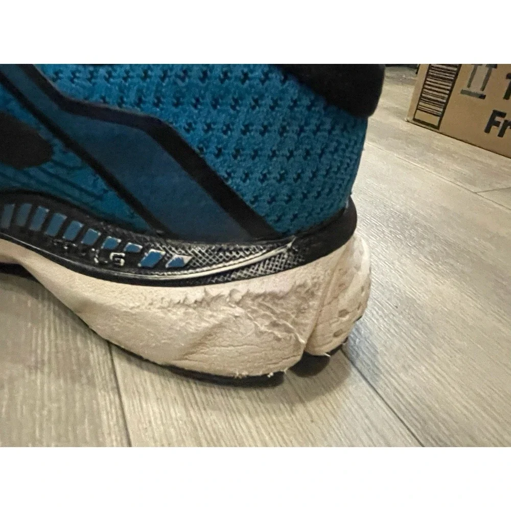 Brooks see pictures